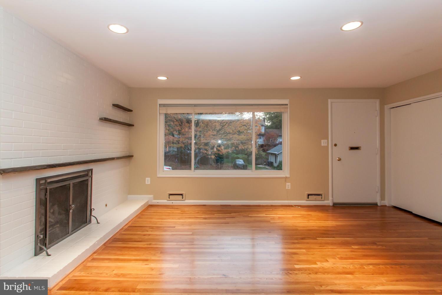 BRAD LEE HOMES - Residential