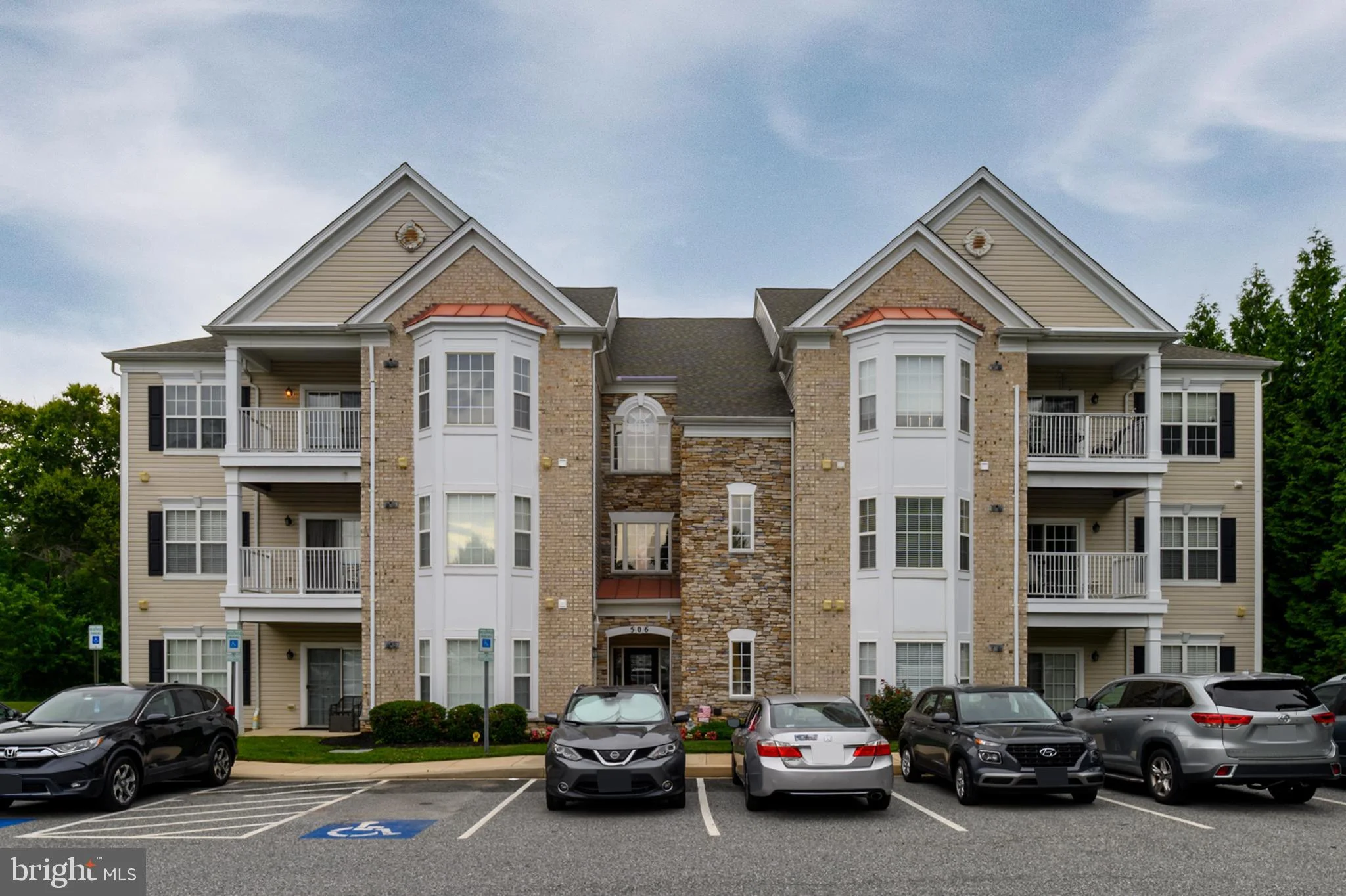 506 Lloyd Place Unit 9