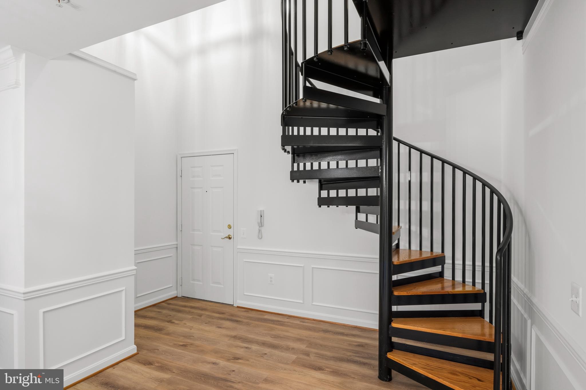 506 LLOYD PLACE J 9