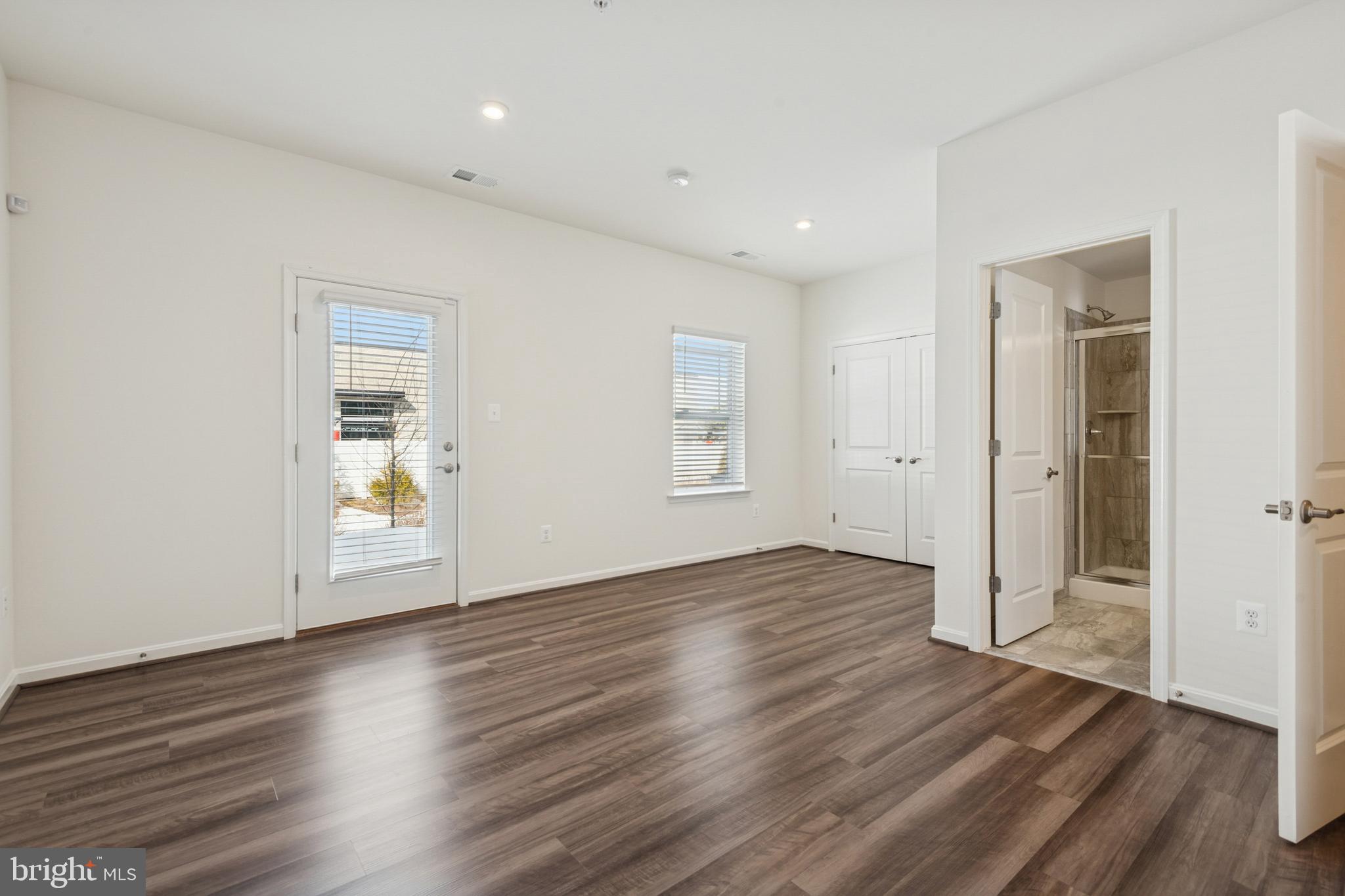 WOLF RUN LANE - Residential