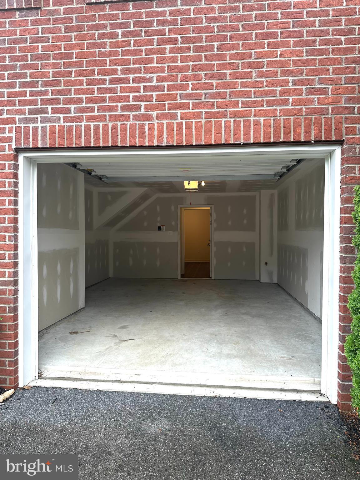 BROOKFIELD - Residential Lease