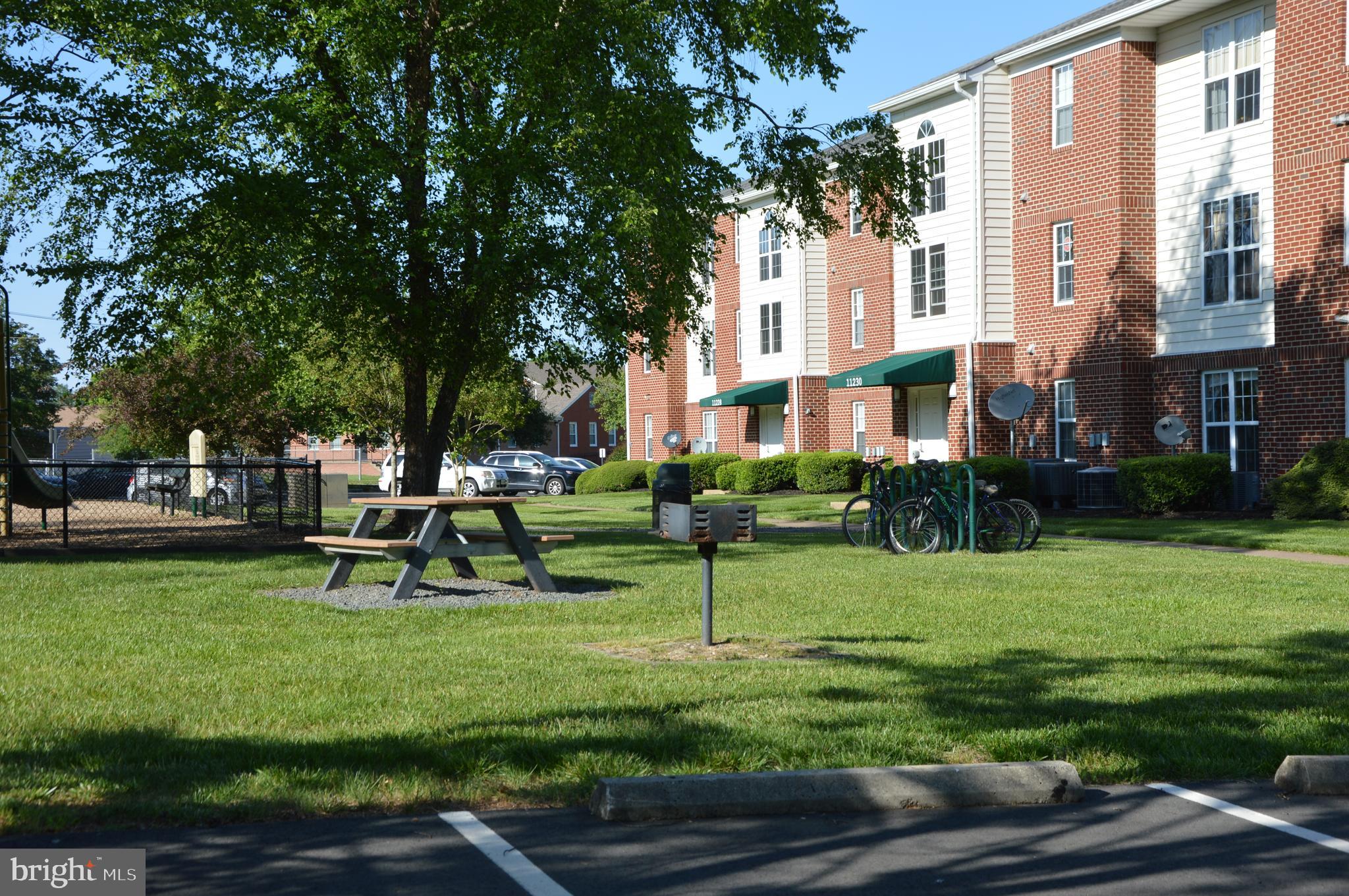 CEDAR LEE CONDOMINIUM - Residential Lease