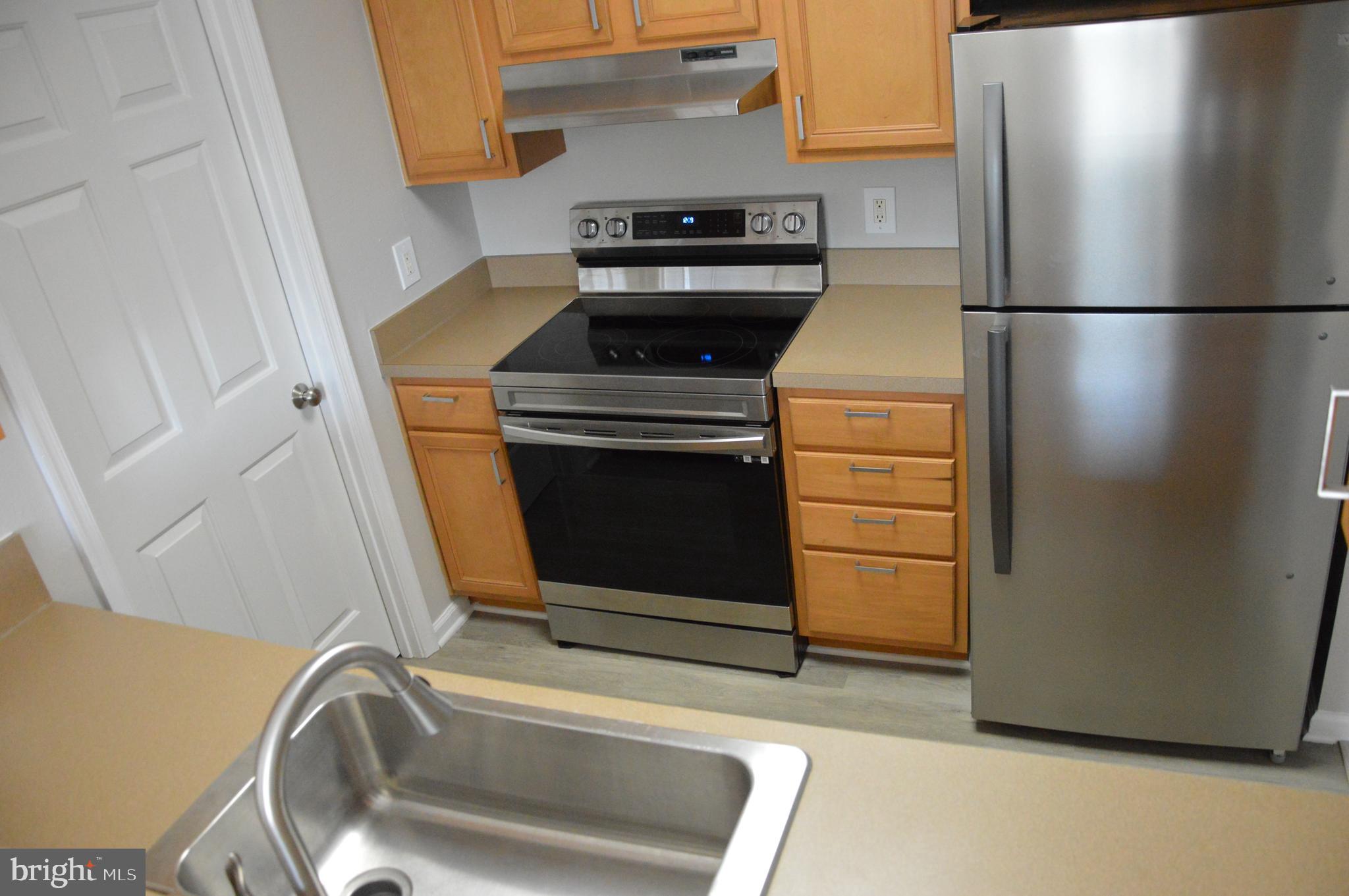 CEDAR LEE CONDOMINIUM - Residential Lease