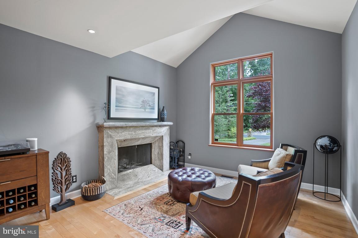 BRADLEY HILLS GROVE - Residential