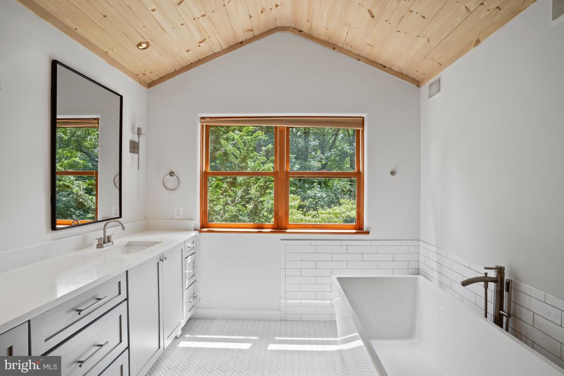 BRADLEY HILLS GROVE - Residential