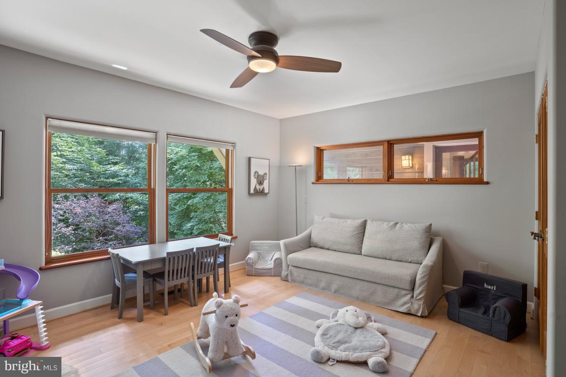 BRADLEY HILLS GROVE - Residential