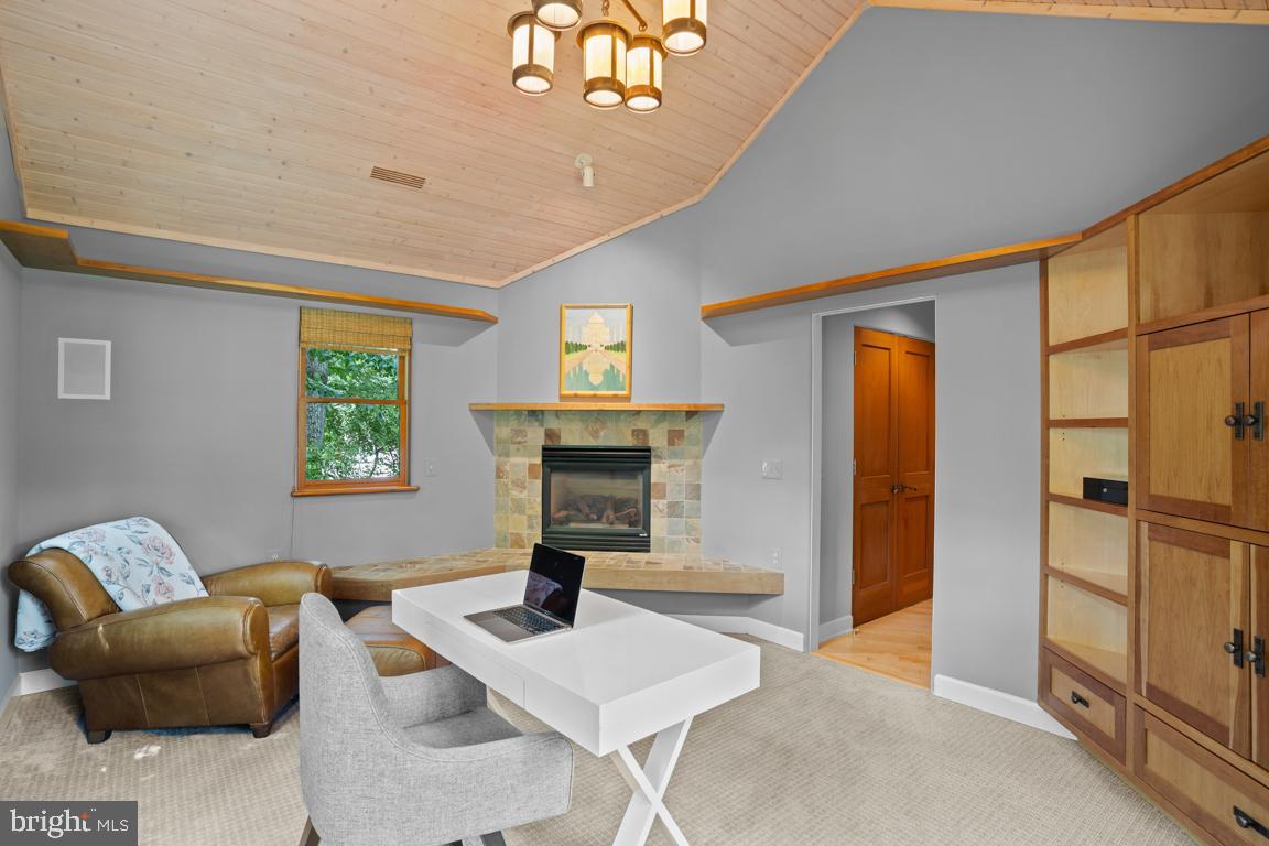 BRADLEY HILLS GROVE - Residential