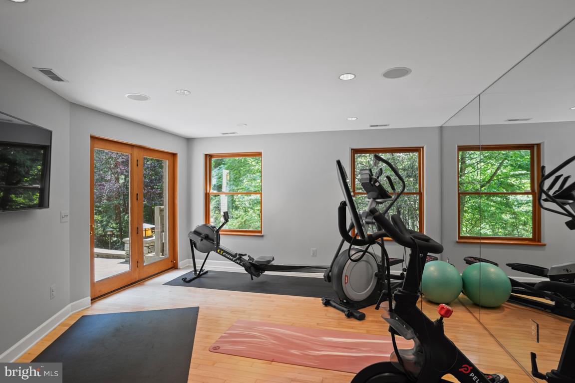 BRADLEY HILLS GROVE - Residential