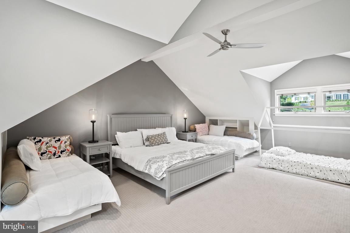 BRADLEY HILLS GROVE - Residential