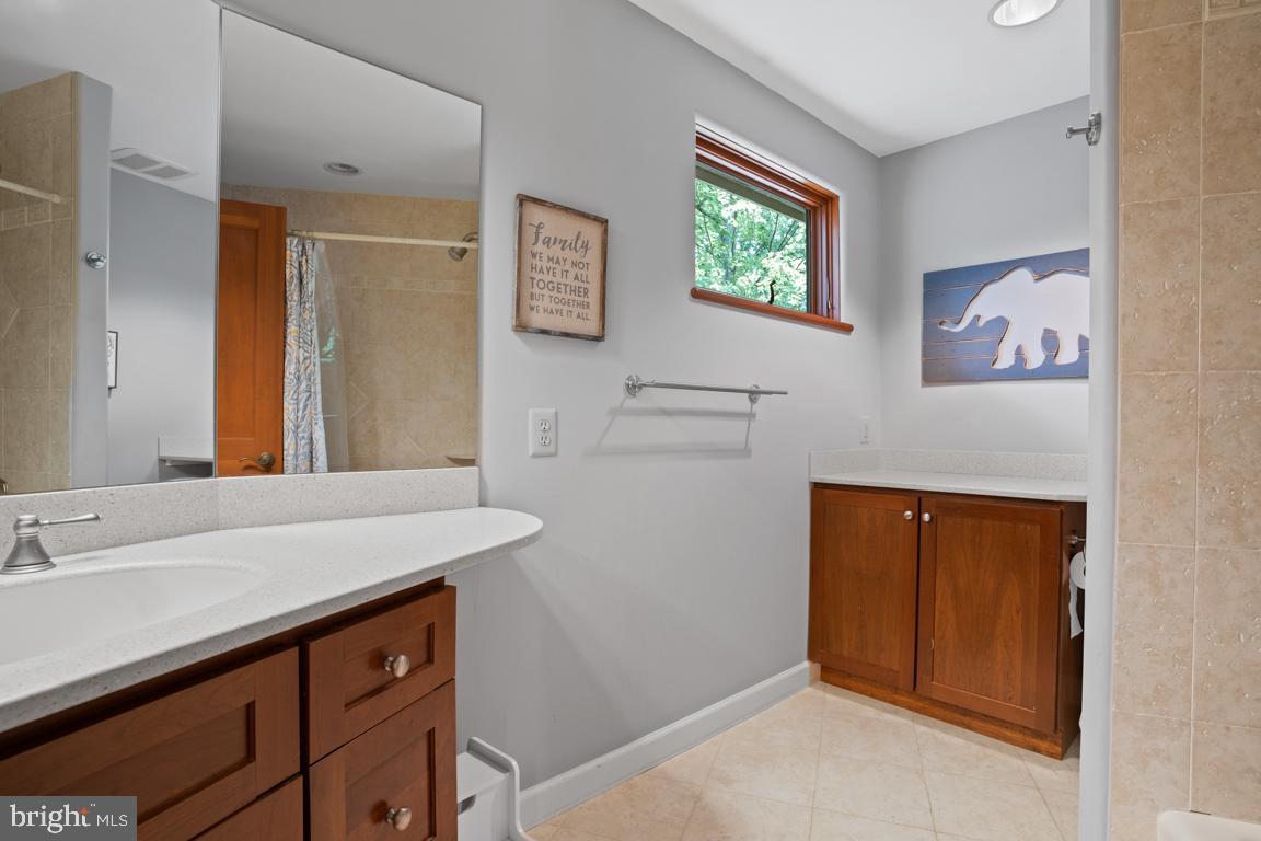 BRADLEY HILLS GROVE - Residential