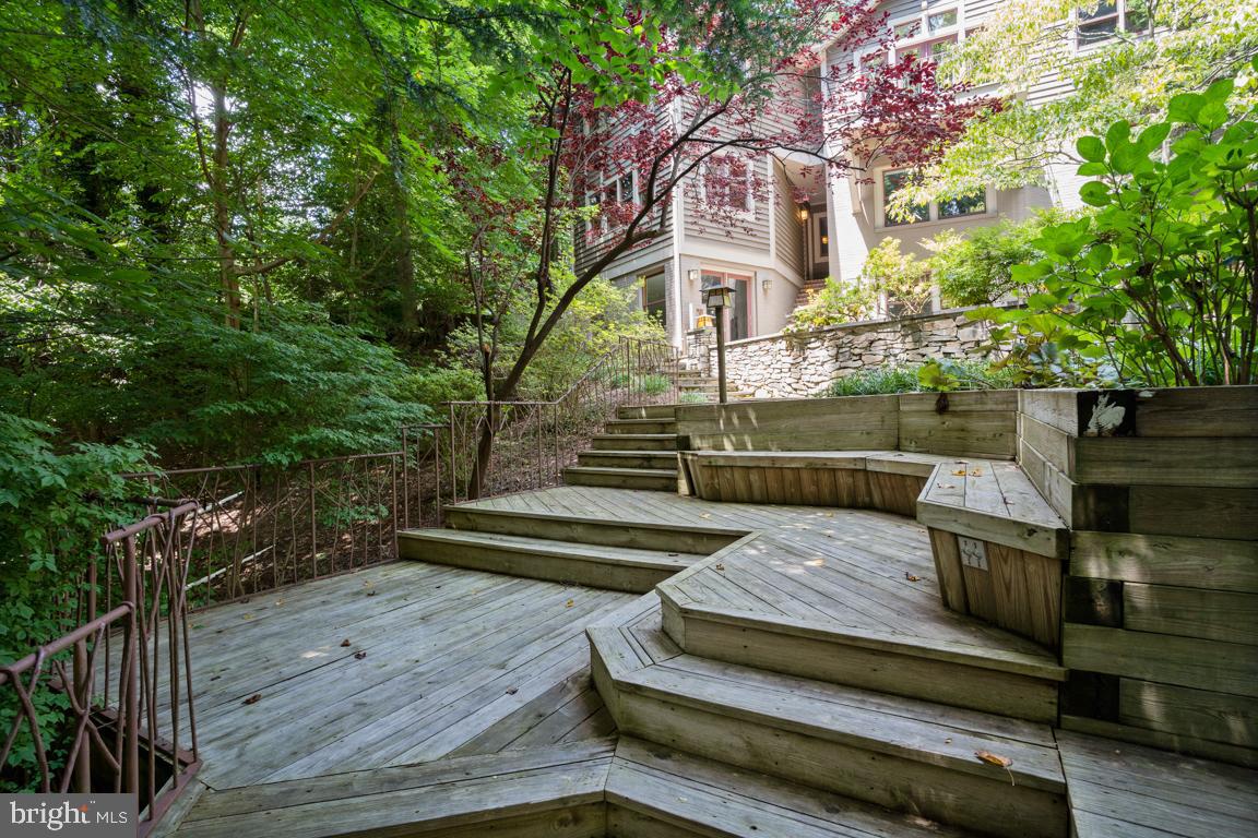BRADLEY HILLS GROVE - Residential