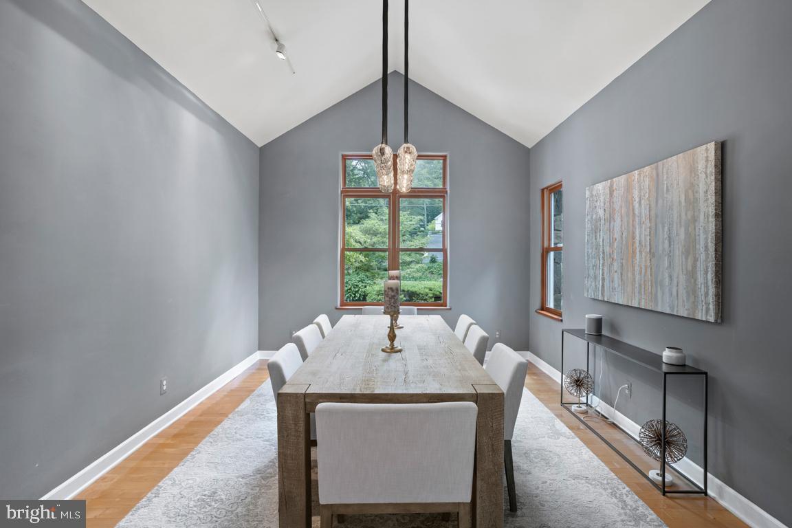 BRADLEY HILLS GROVE - Residential