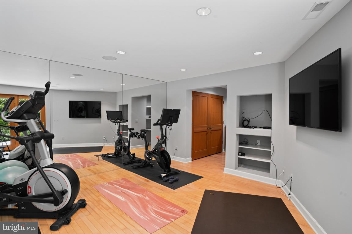BRADLEY HILLS GROVE - Residential