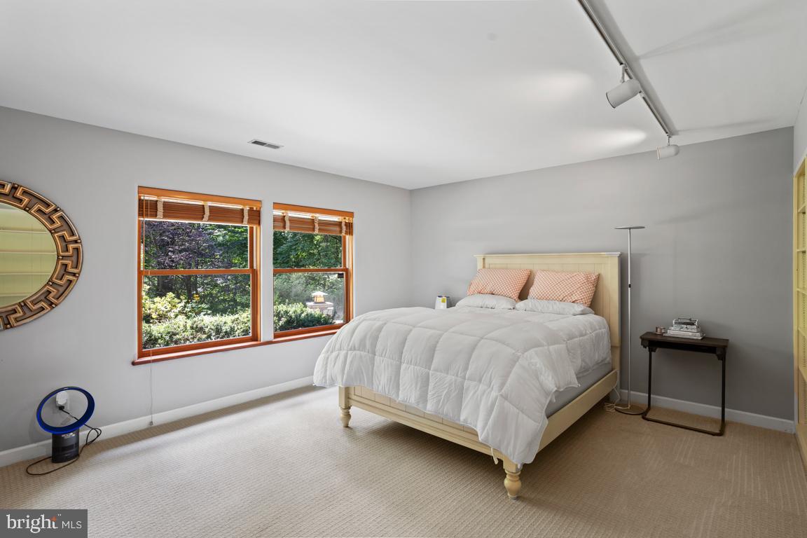 BRADLEY HILLS GROVE - Residential
