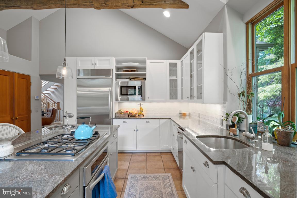 BRADLEY HILLS GROVE - Residential