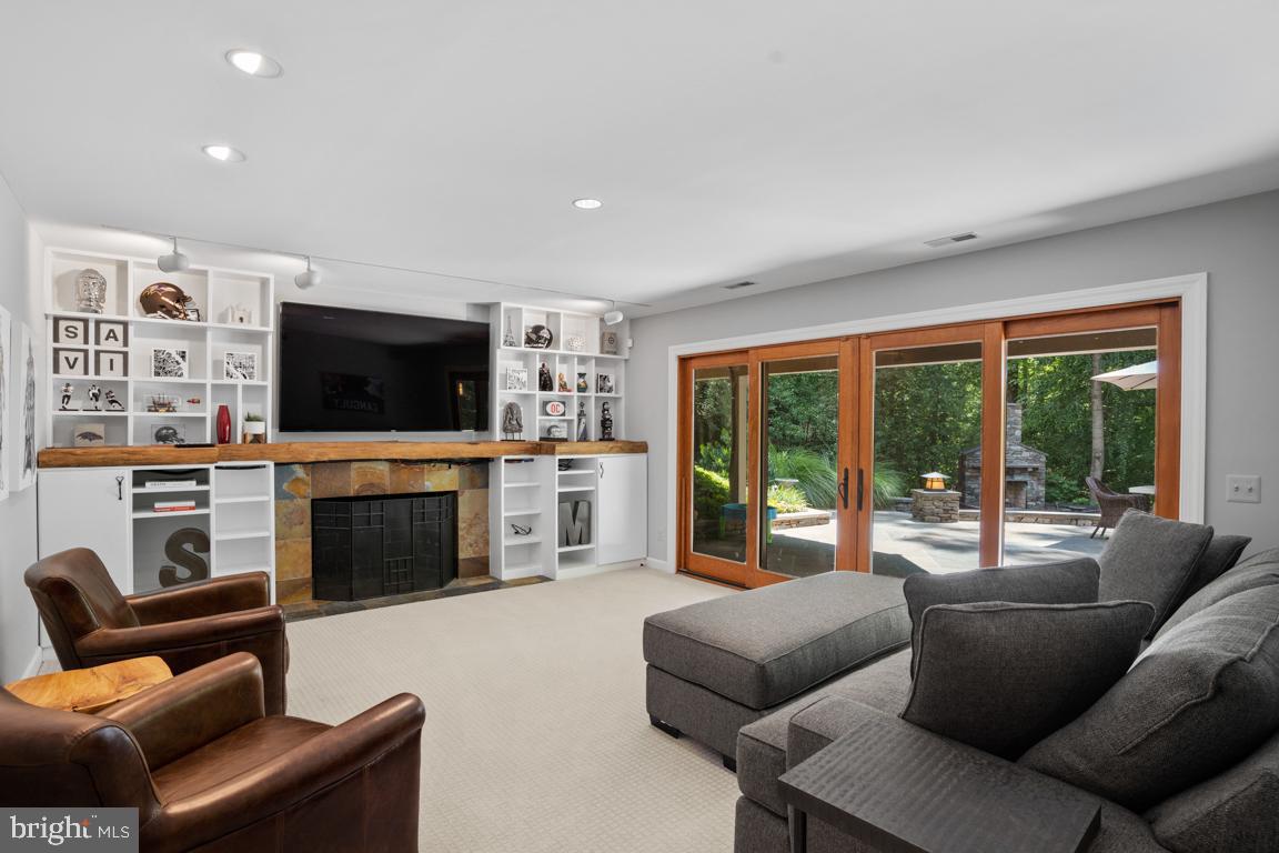 BRADLEY HILLS GROVE - Residential