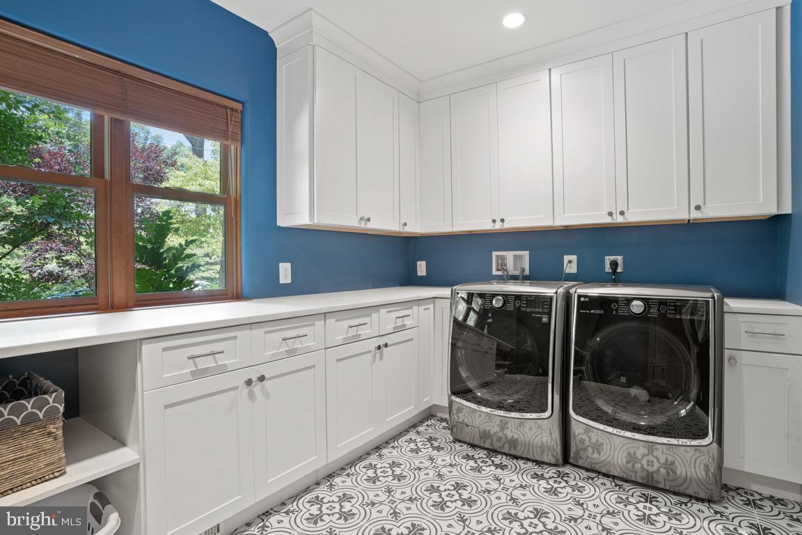 BRADLEY HILLS GROVE - Residential