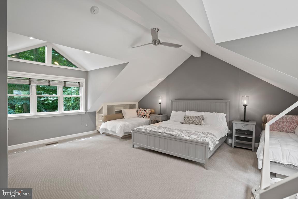 BRADLEY HILLS GROVE - Residential