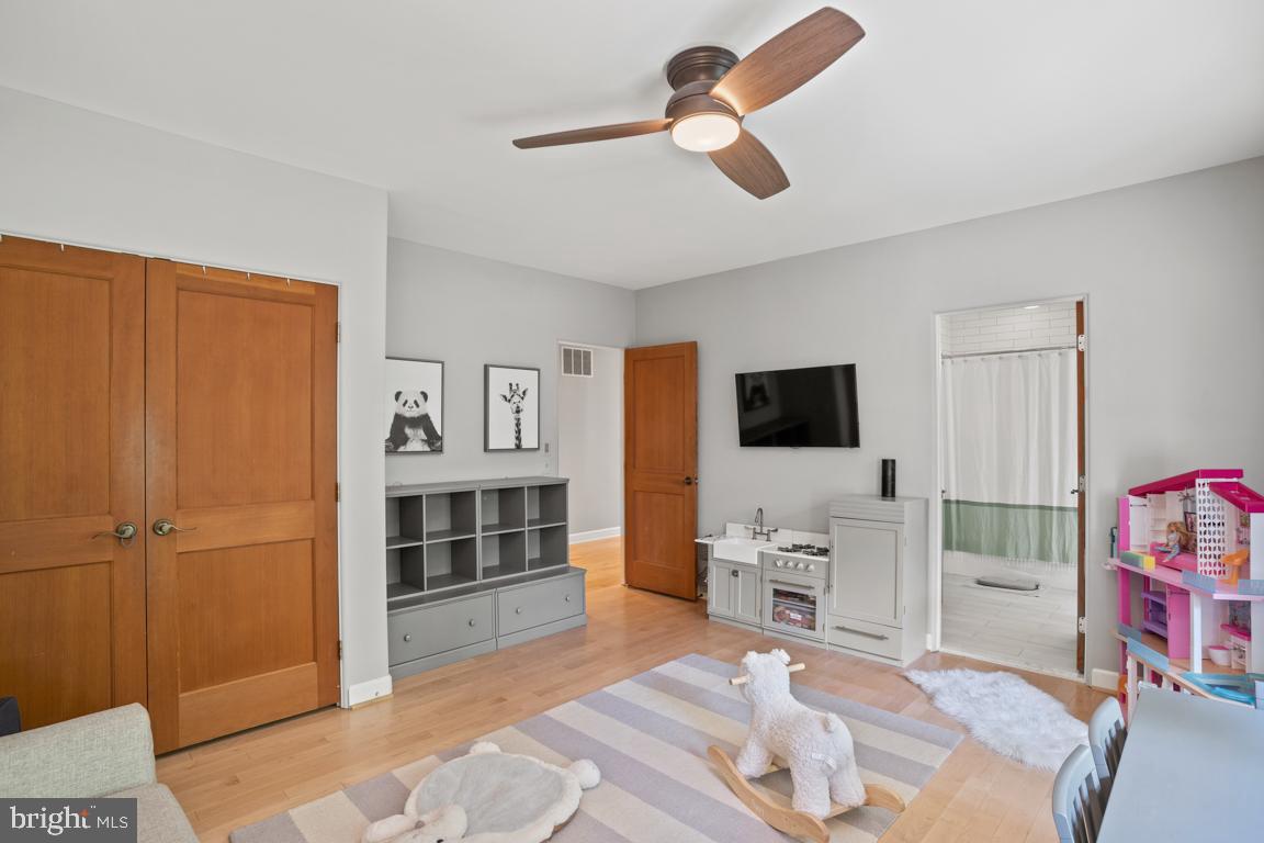 BRADLEY HILLS GROVE - Residential