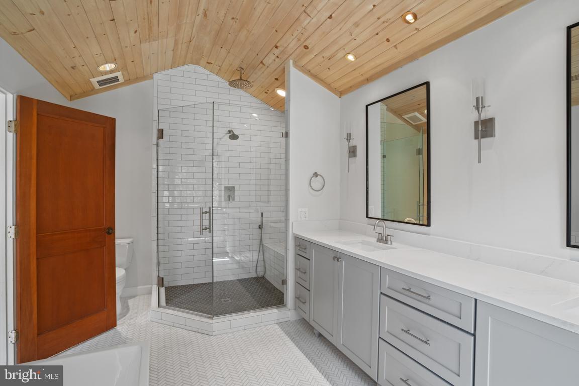 BRADLEY HILLS GROVE - Residential