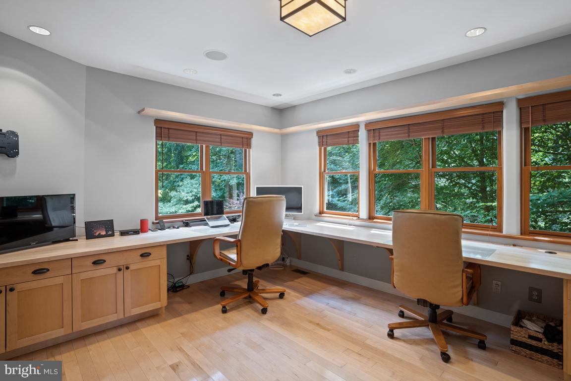 BRADLEY HILLS GROVE - Residential