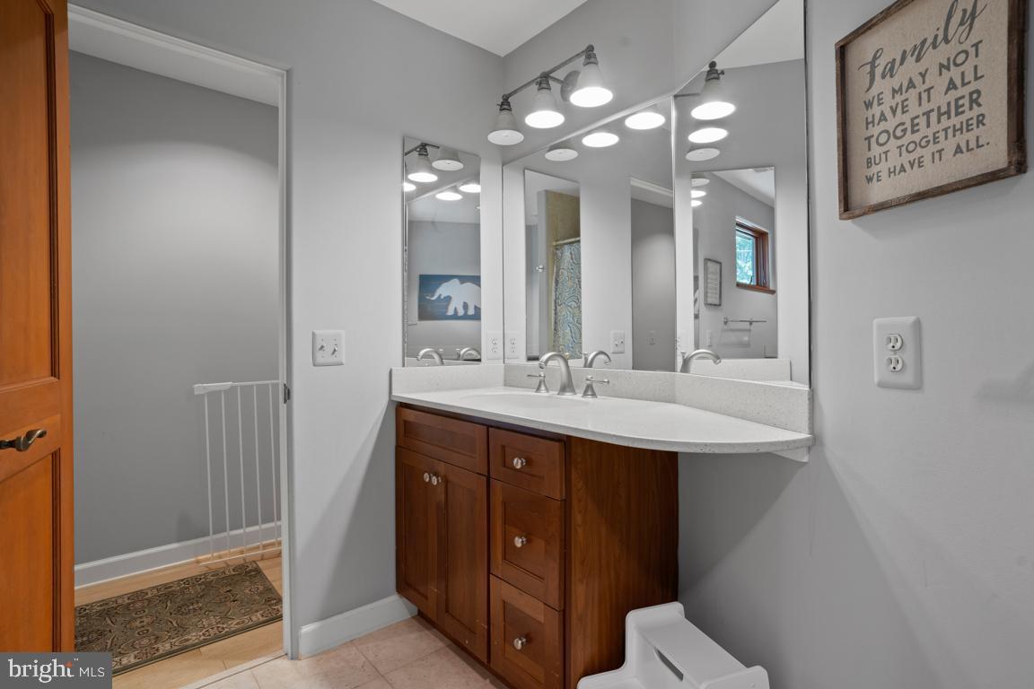 BRADLEY HILLS GROVE - Residential