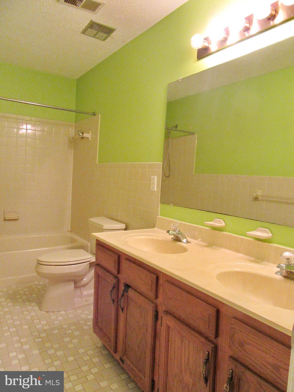 AMBERLEIGH FARMS - Residential