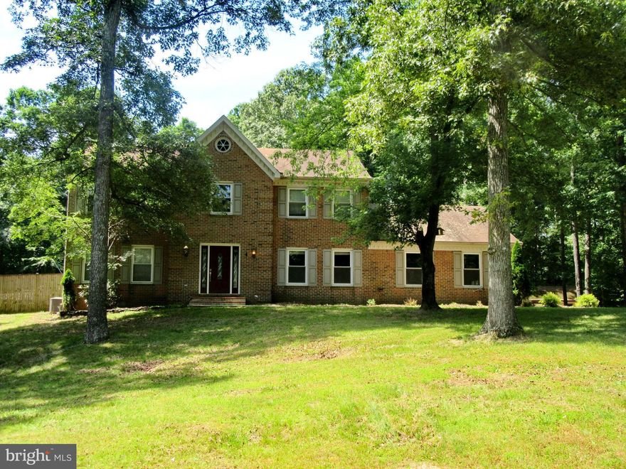 Big Bold Beauty! 2 Story colonial situated on 3 acres. Perfect layout for entertaining...kitchen overlooks family rm w/FP, sep DR, formal LR. 4 Spacious BRs on upper level. Mstr suite w/HUGE walk in closet. Entertain or BBQ on full length back deck with gazebo overlooking in ground pool and fully fenced backyard. No HOA!