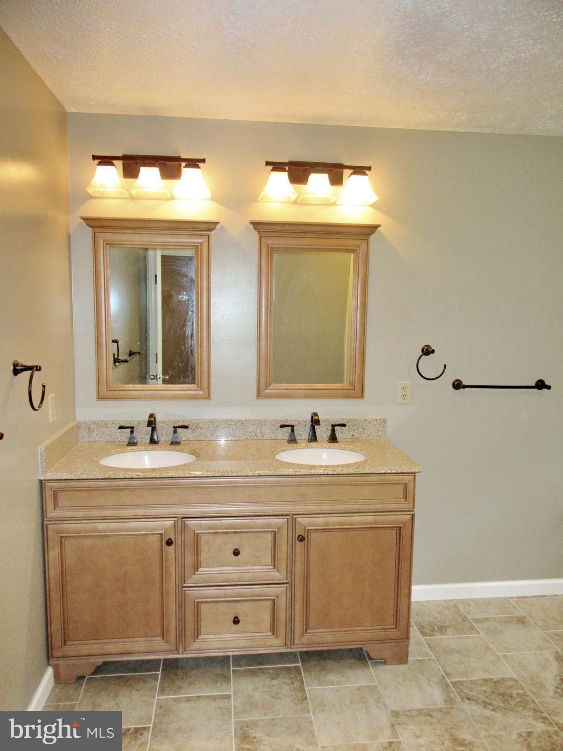 AMBERLEIGH FARMS - Residential