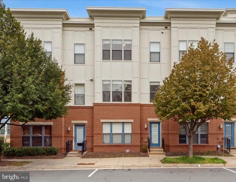 Townhouse For Rent - 12170 Waveland St<br/> FAIRFAX, VA 22033