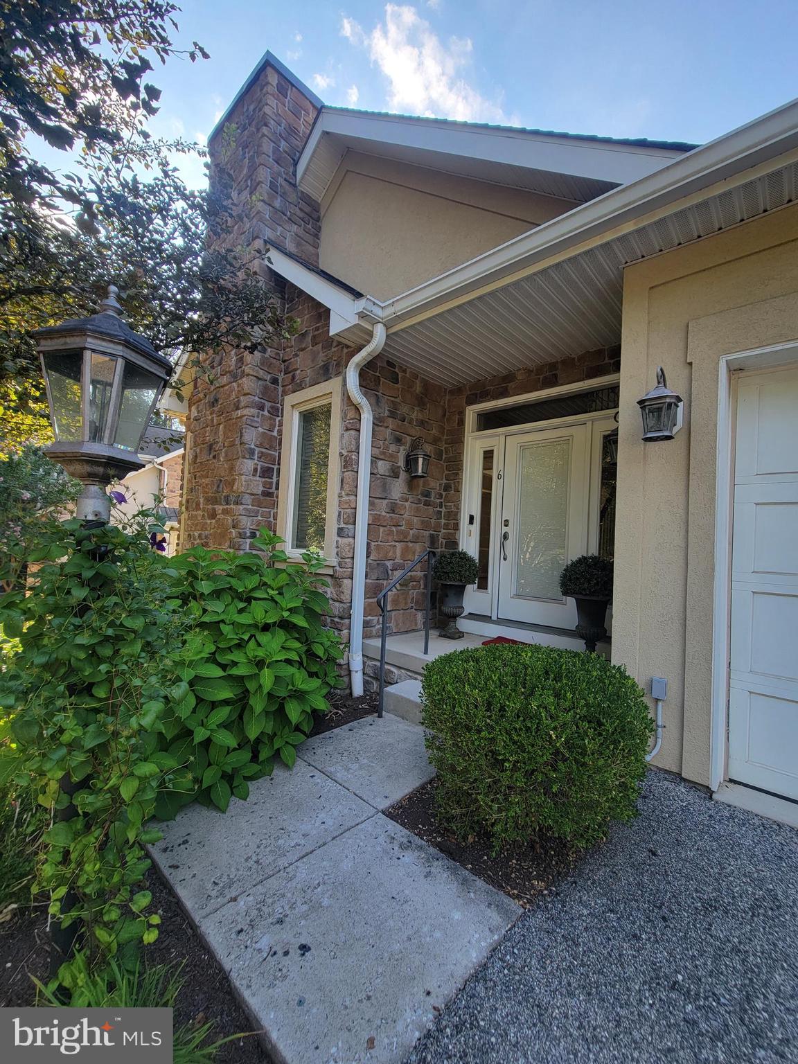 6 LYDFORD COURT