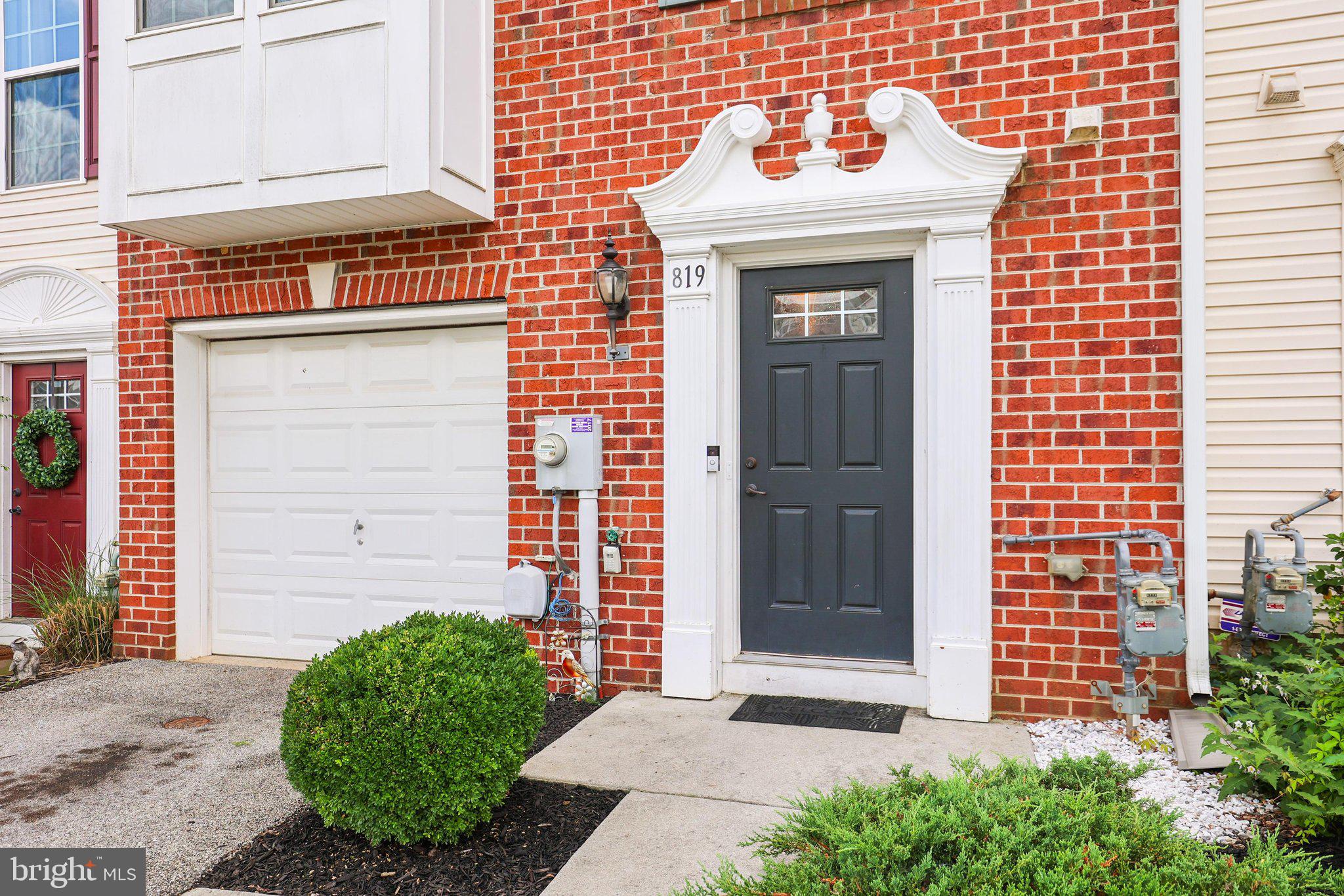 819 BLOSSOM DRIVE