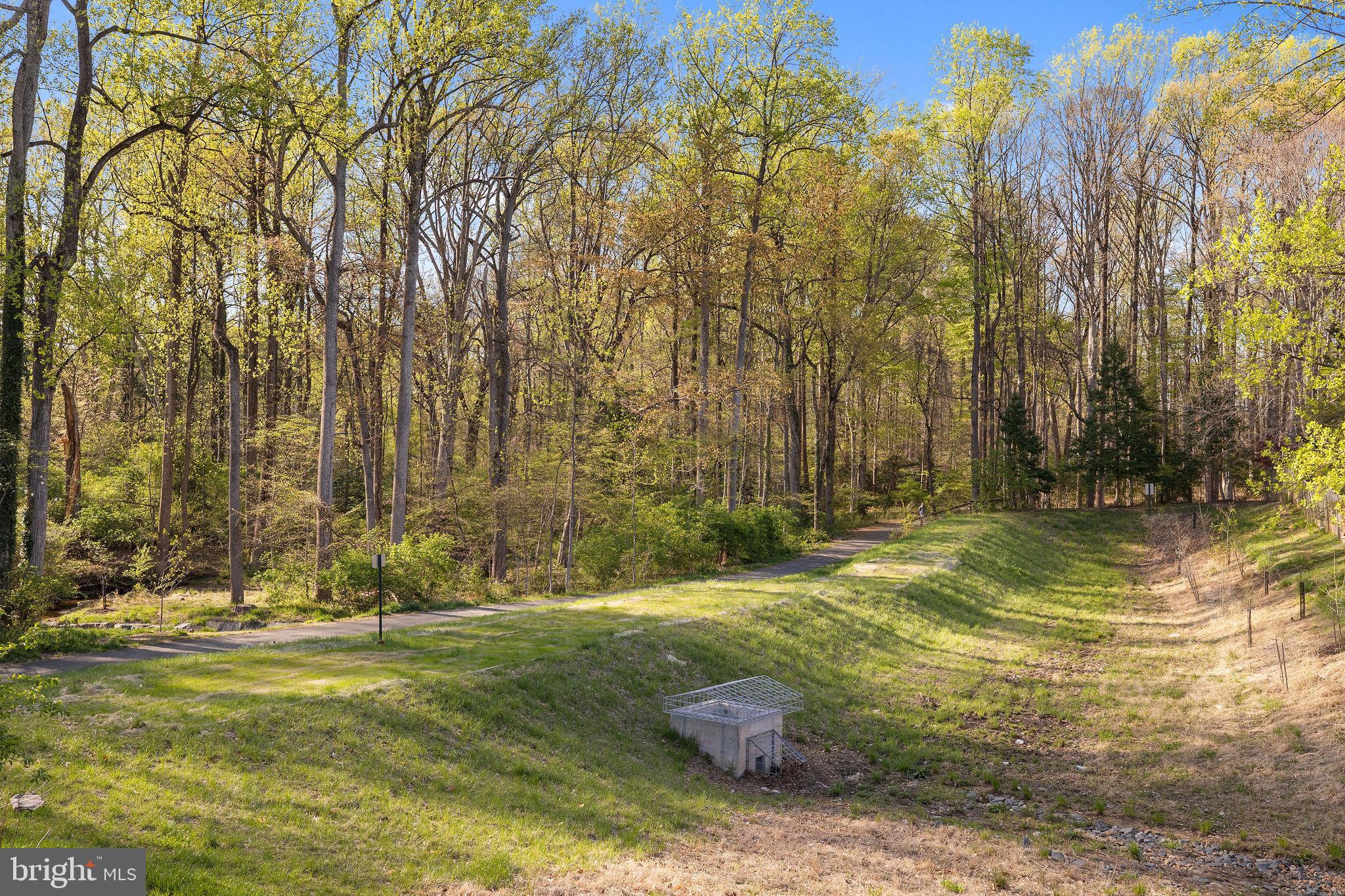 CIRCLE WOODS - Residential