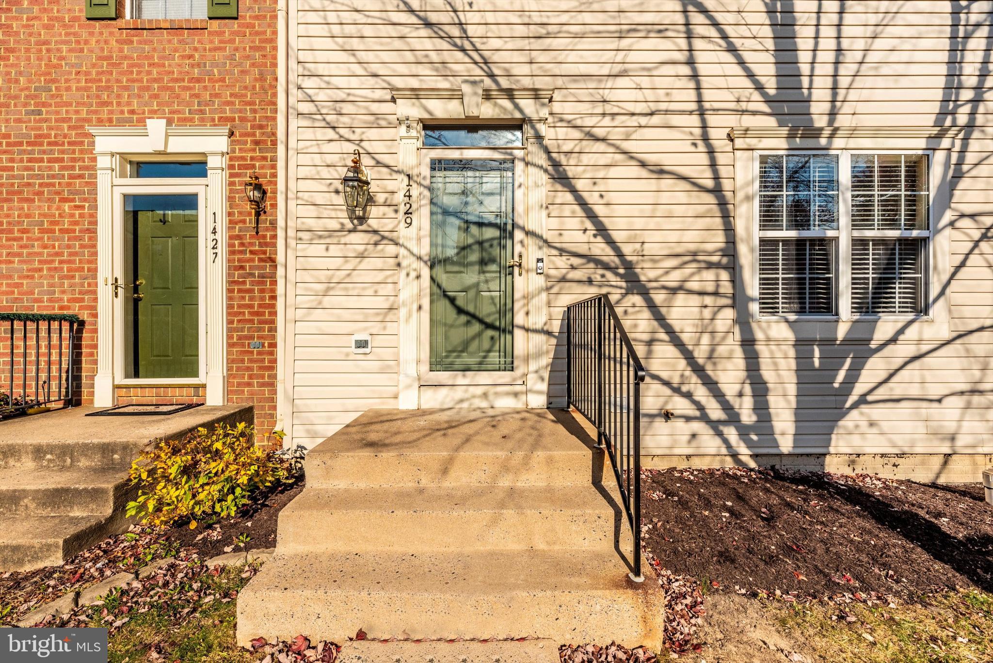 TWIN ARCH CROSSING - Residential