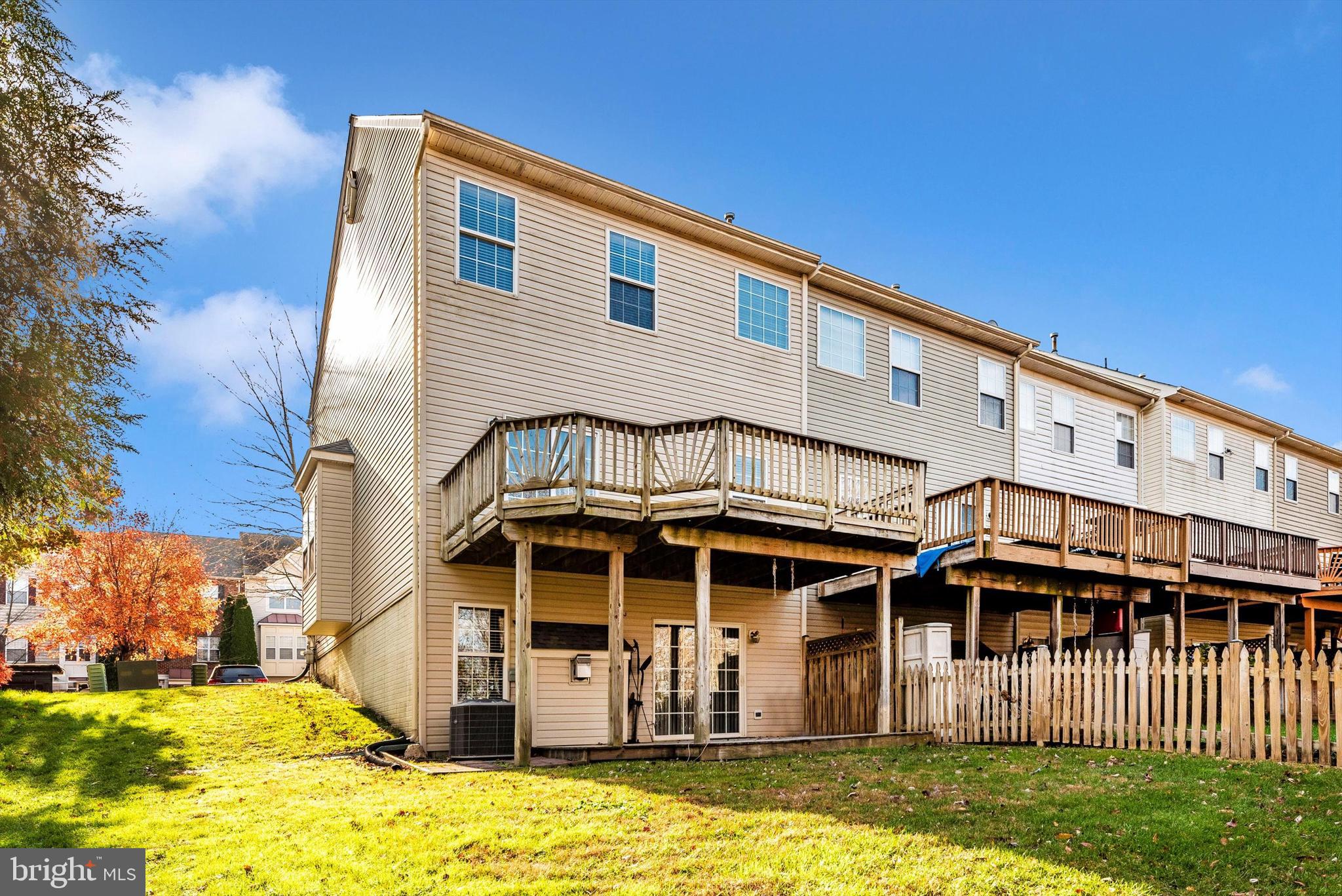 TWIN ARCH CROSSING - Residential