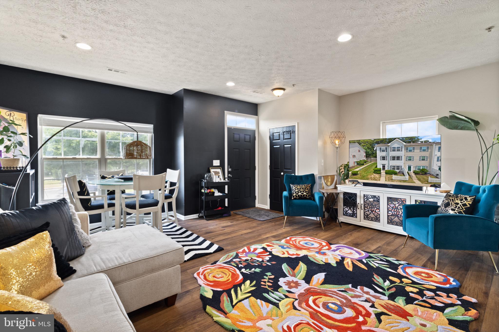 8049 BROOKSTONE COURT