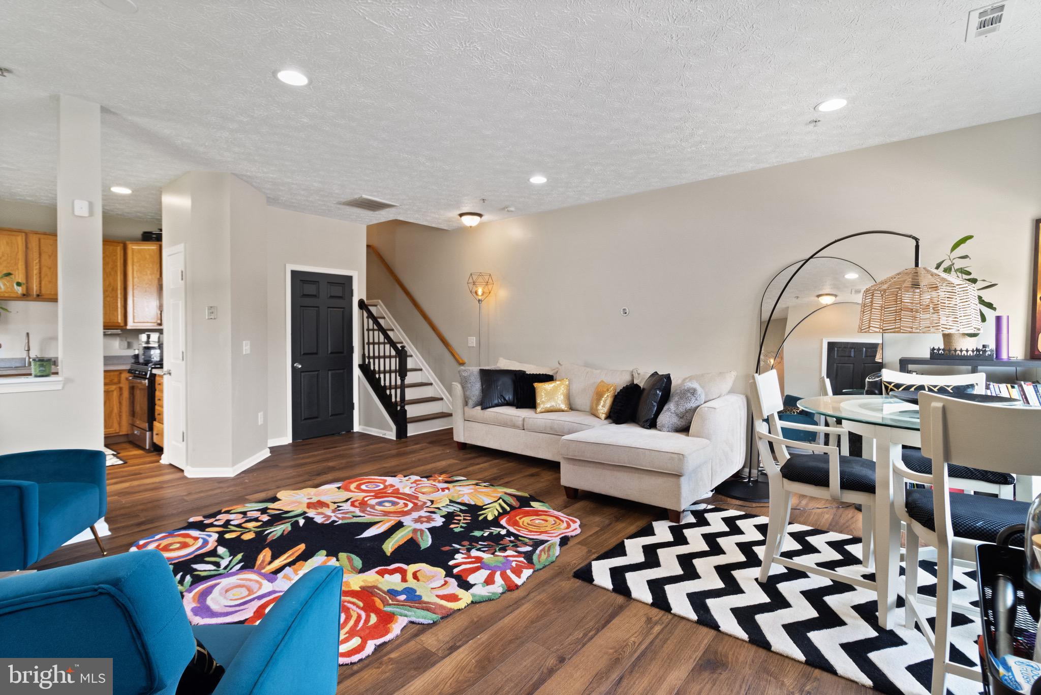 8049 BROOKSTONE COURT