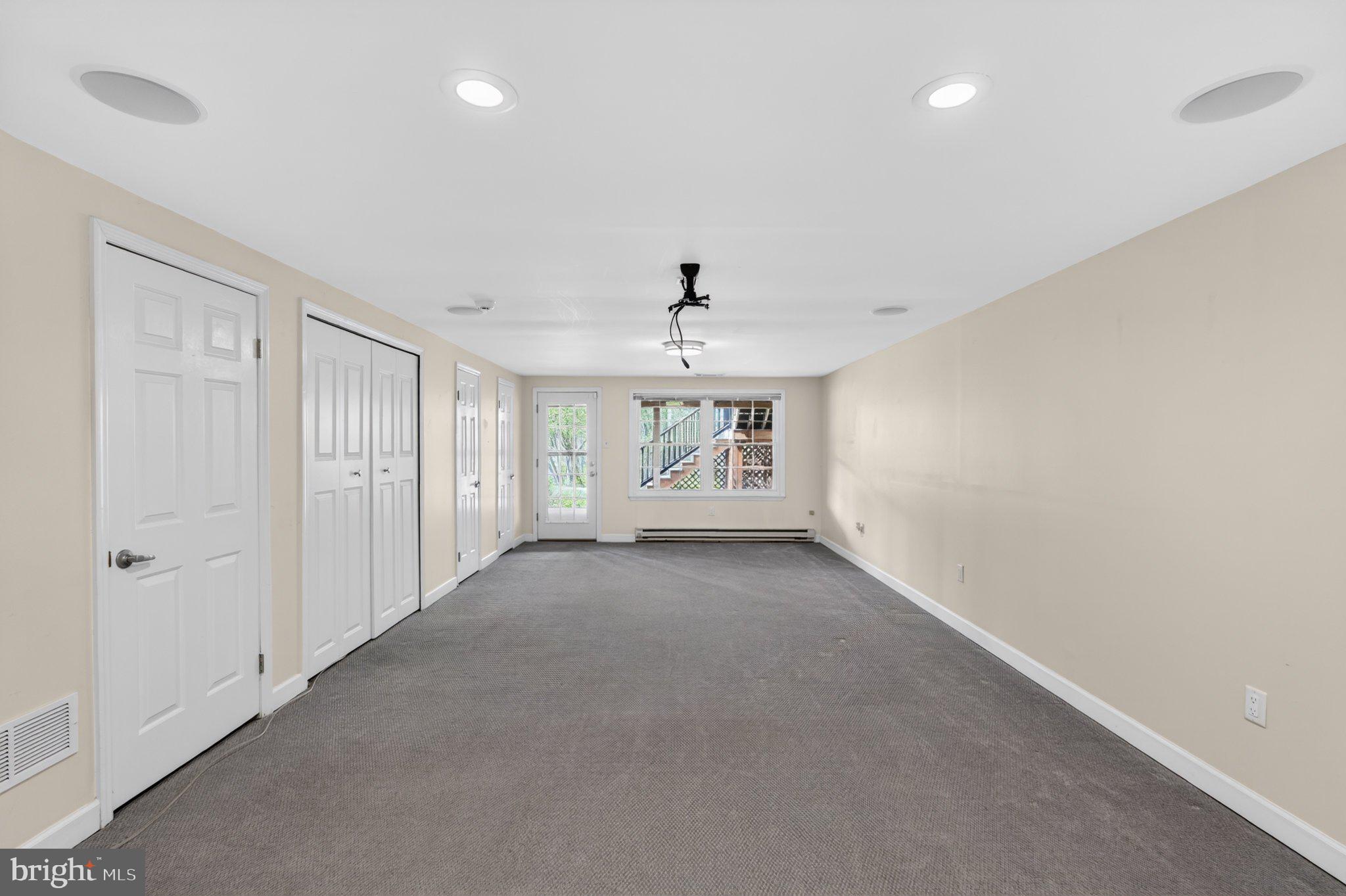 SAW MILL VALLEY - Residential