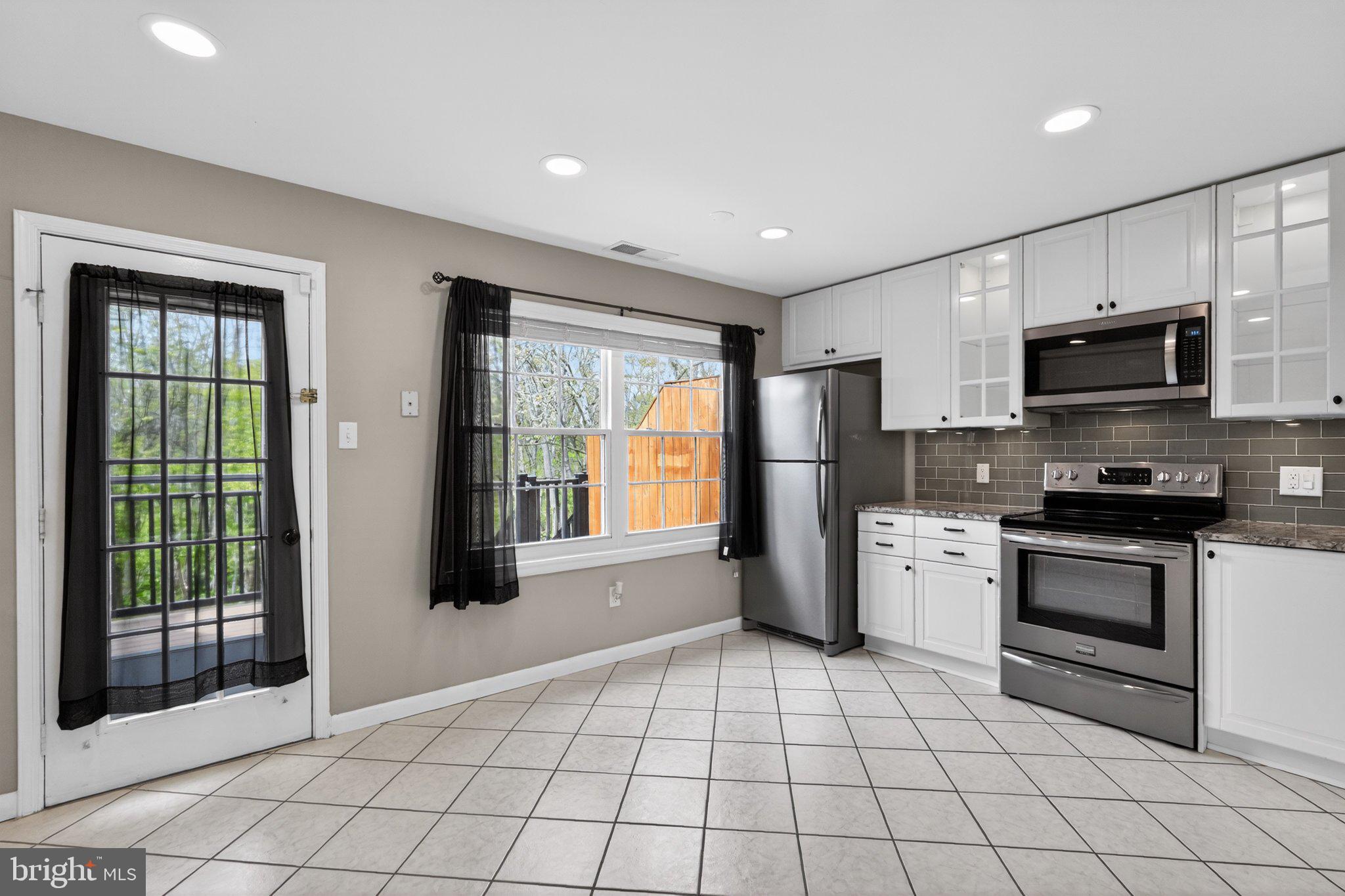 SAW MILL VALLEY - Residential