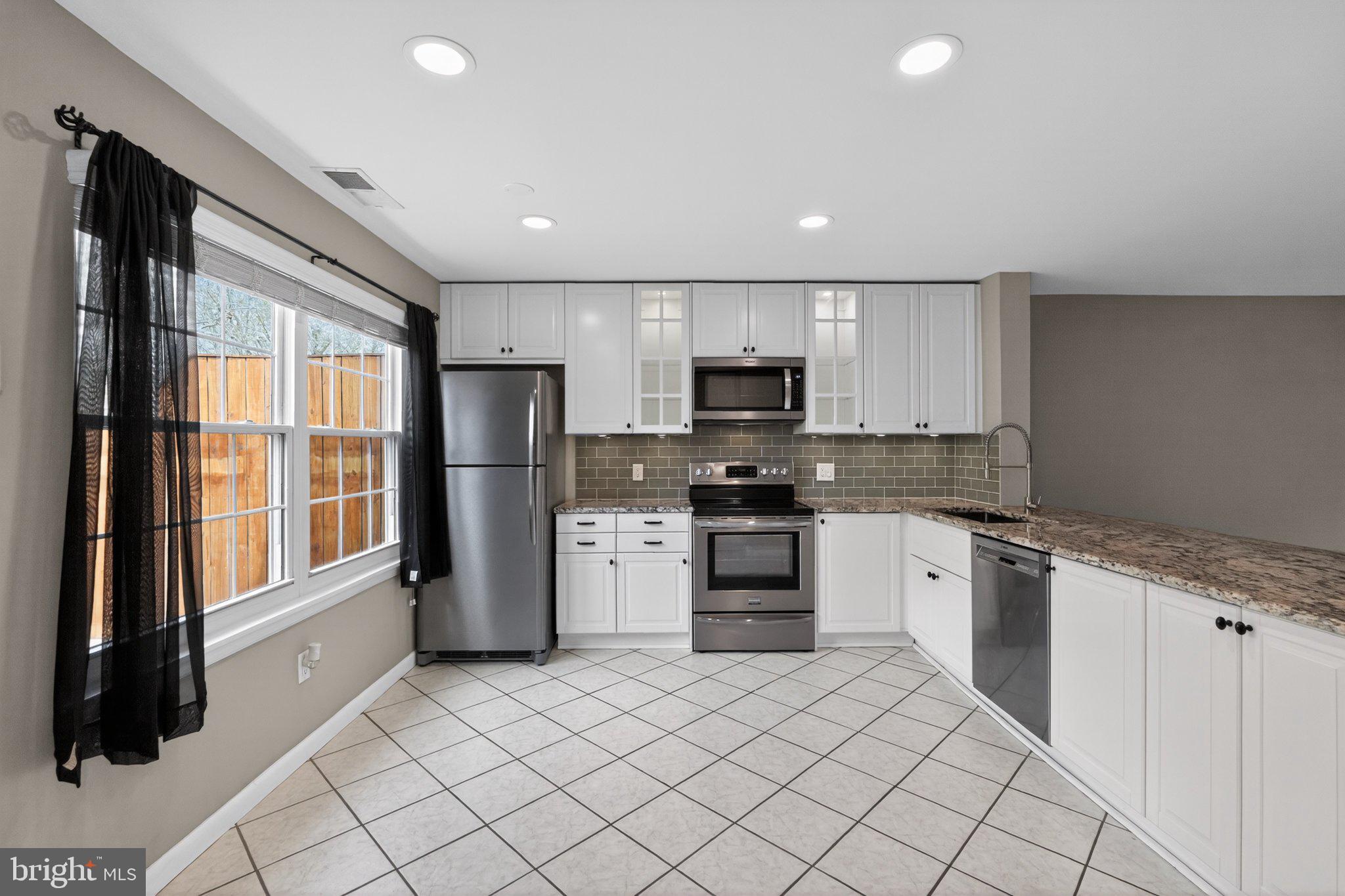 SAW MILL VALLEY - Residential