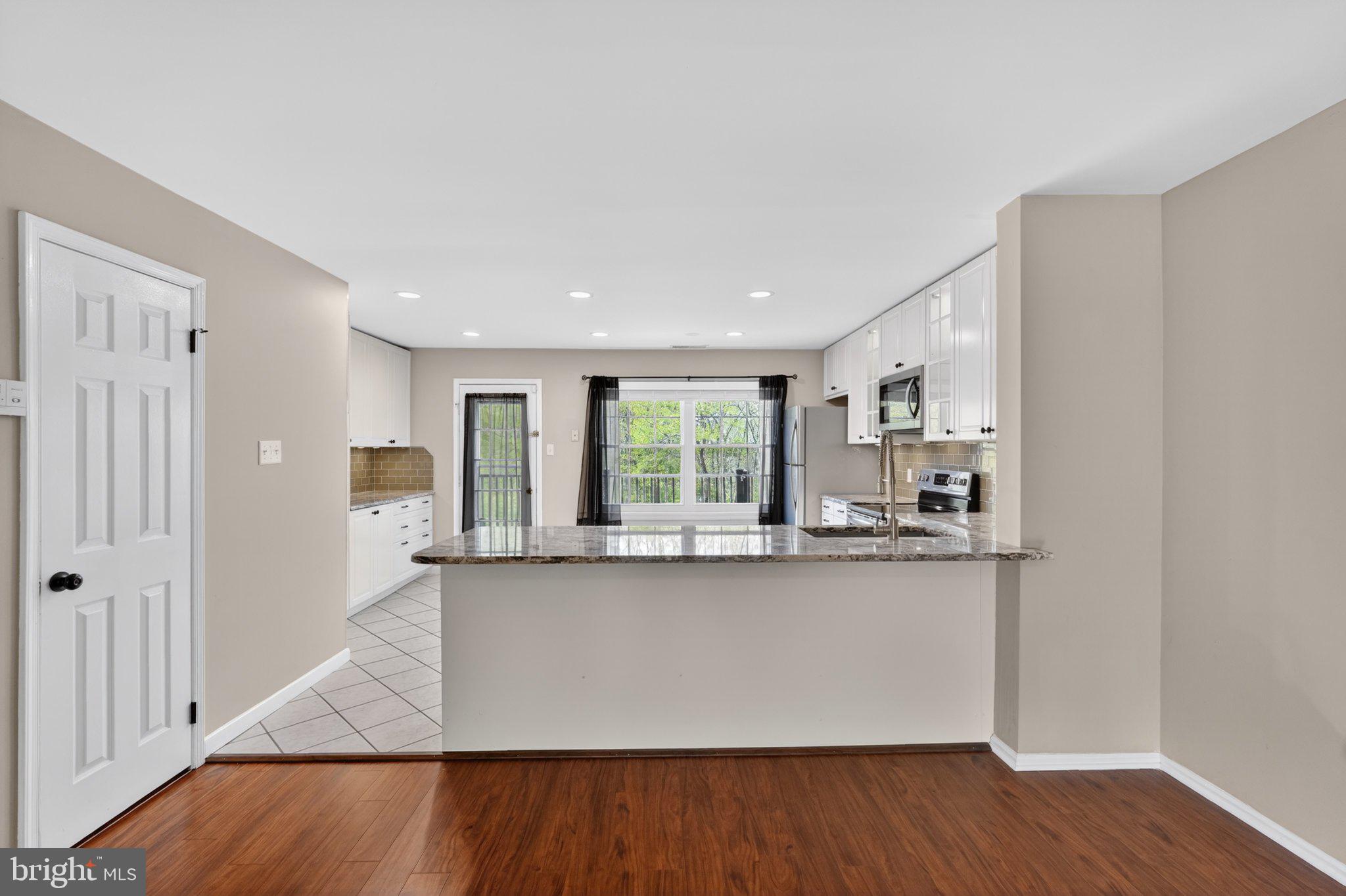 SAW MILL VALLEY - Residential