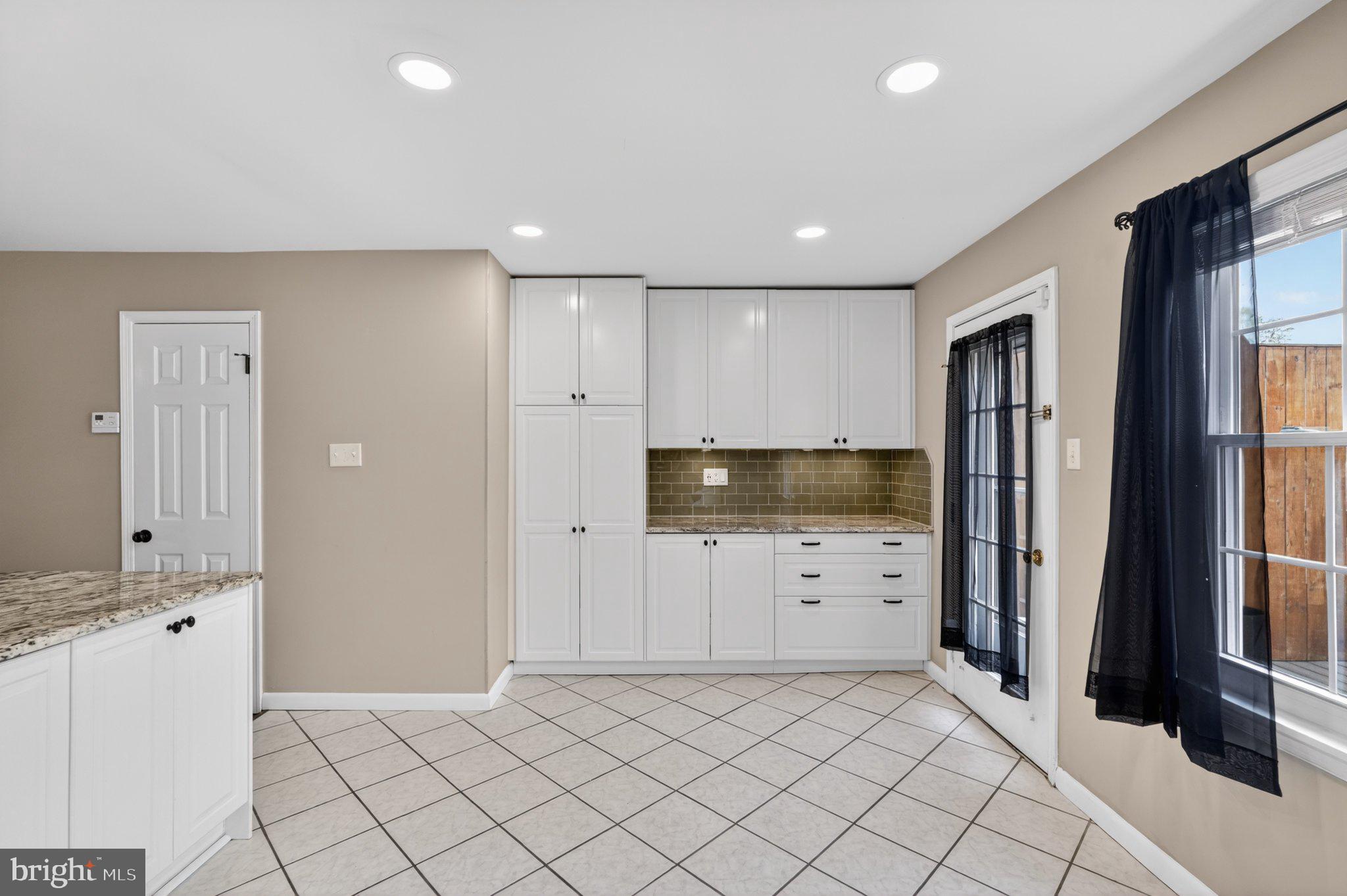 SAW MILL VALLEY - Residential