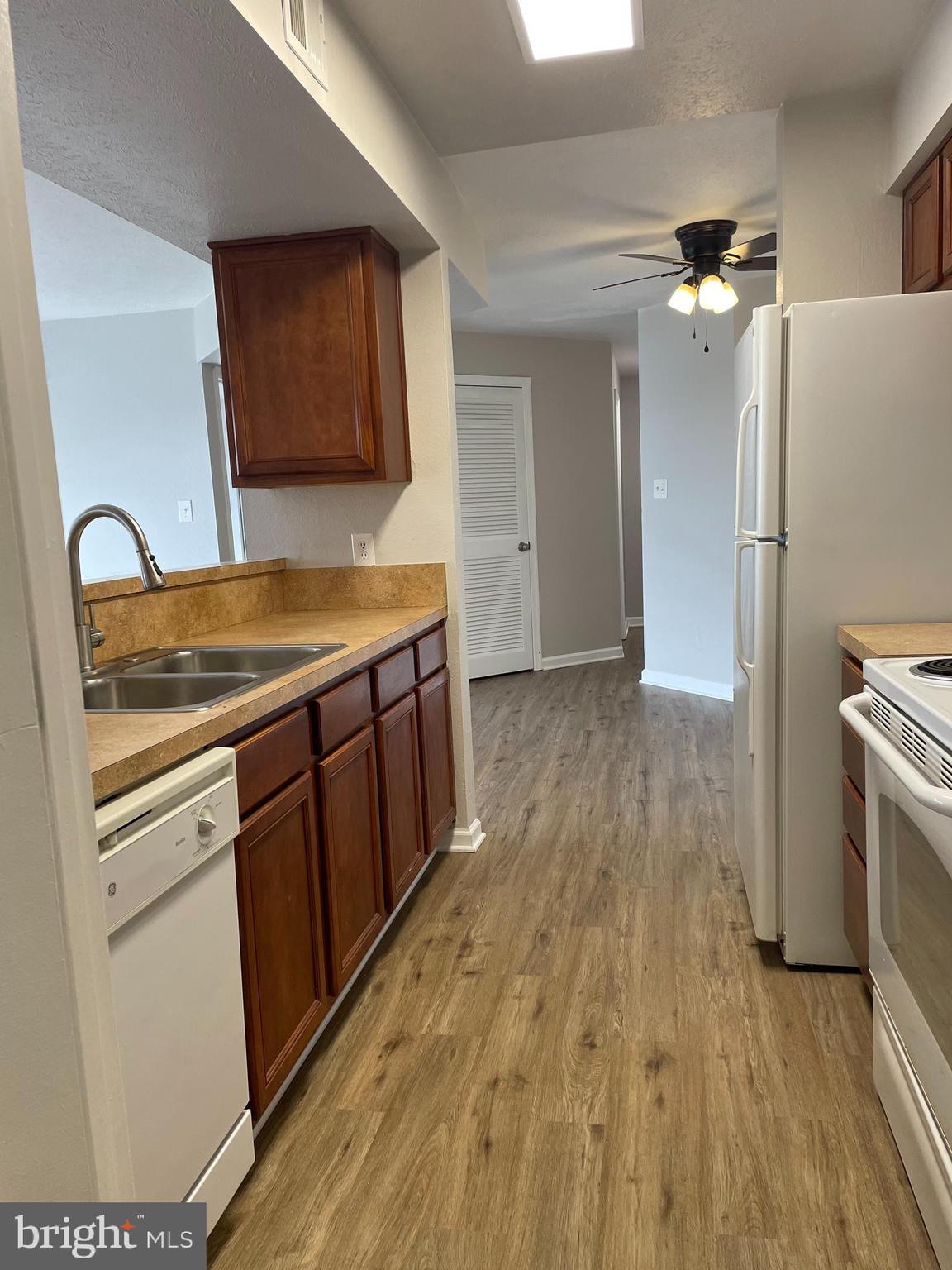 CEDAR LEE CONDOMINIUM - Residential