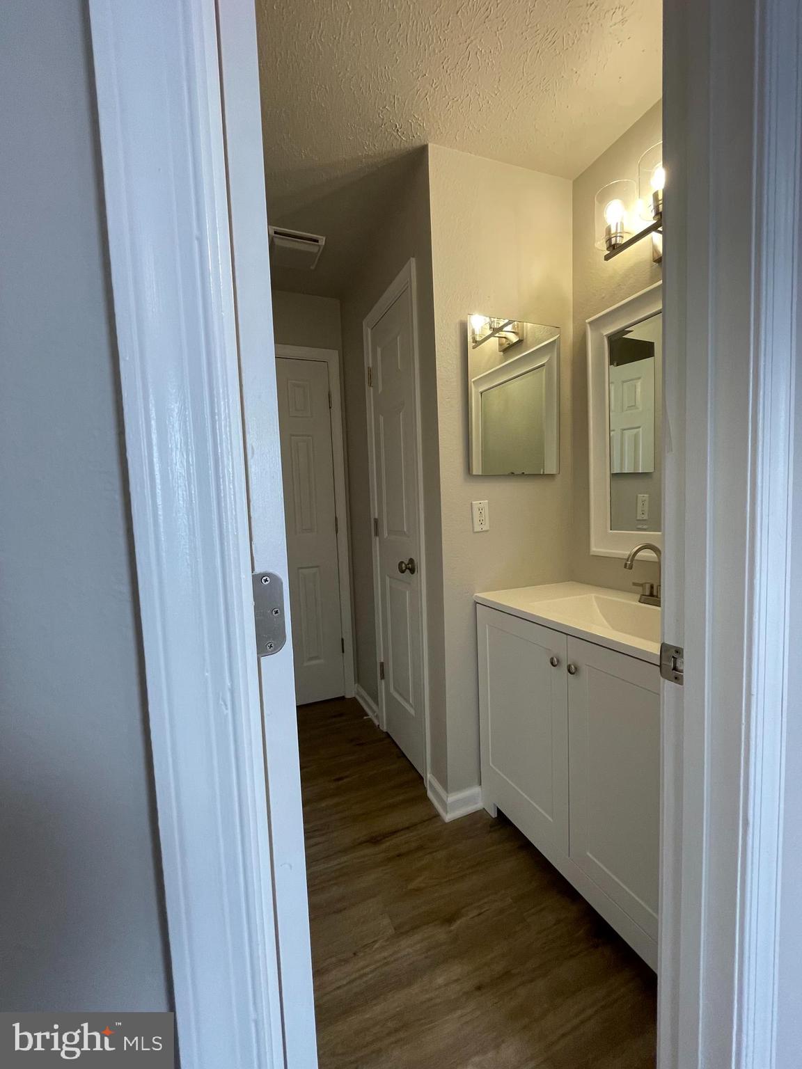 CEDAR LEE CONDOMINIUM - Residential