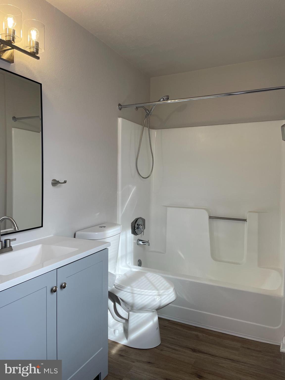 CEDAR LEE CONDOMINIUM - Residential