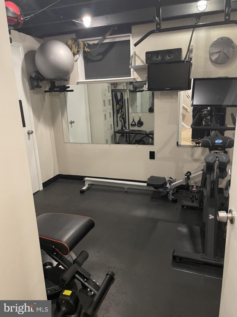 KENWOOD FOREST - Residential Lease