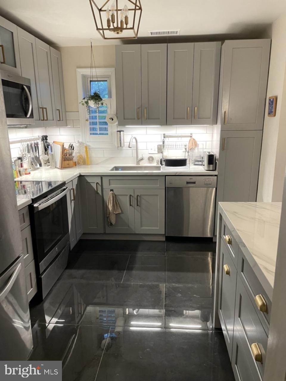 KENWOOD FOREST - Residential Lease