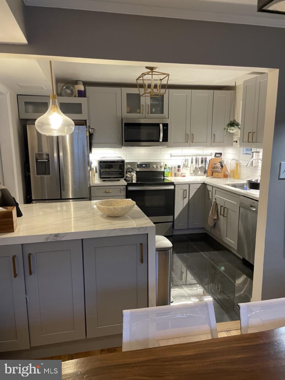 KENWOOD FOREST - Residential Lease