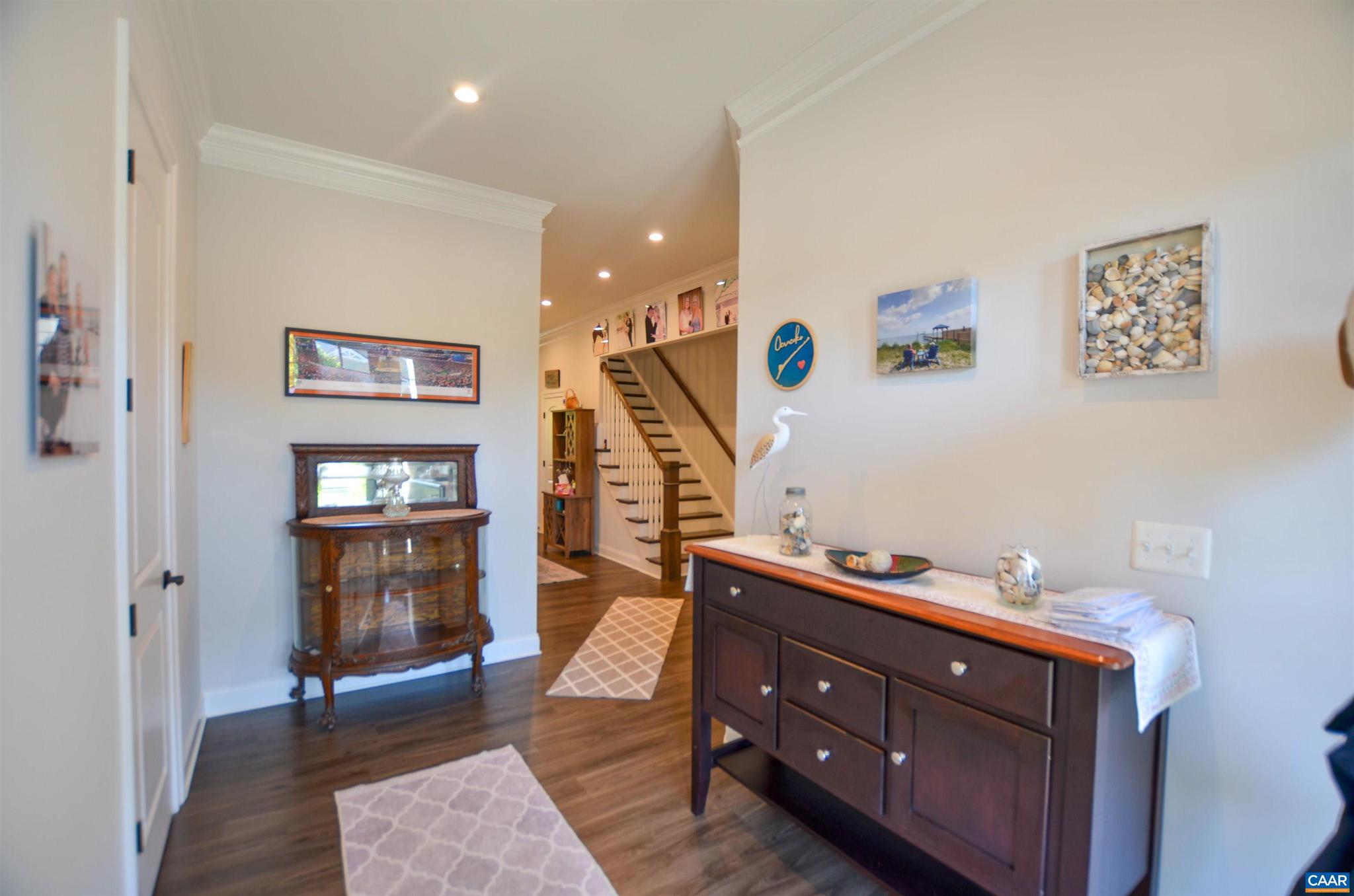 327 CLAIBOURNE RD