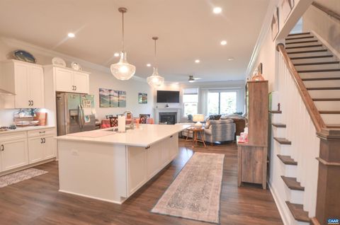 Townhouse For Sale - 327 Claibourne Rd Rd<br/> CROZET, VA 22932